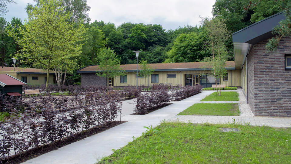Woningen aan de binnentuin op terrein van Visio locatie de Blauwe kamer in Breda.