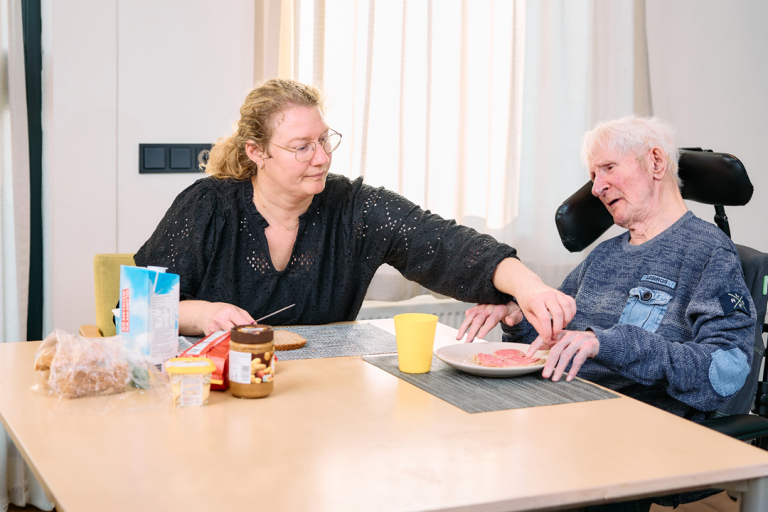 Afbeelding van Begeleider ouder wordend & volwassenen